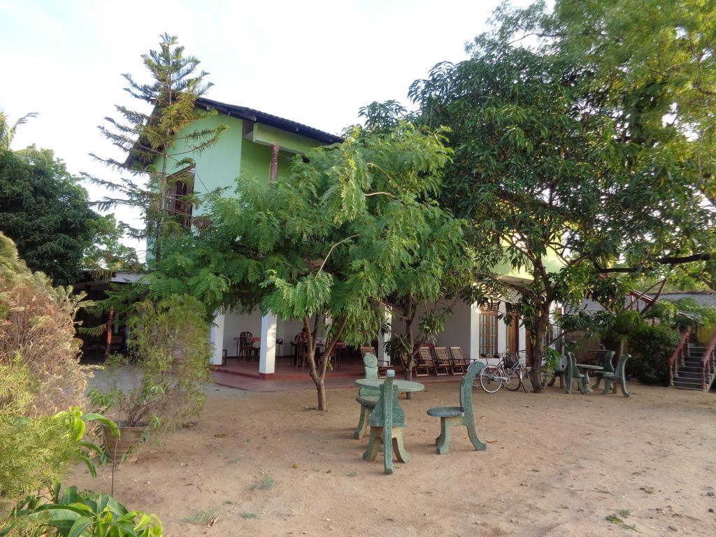 Jayaru Guest House ポロンナルワ エクステリア 写真