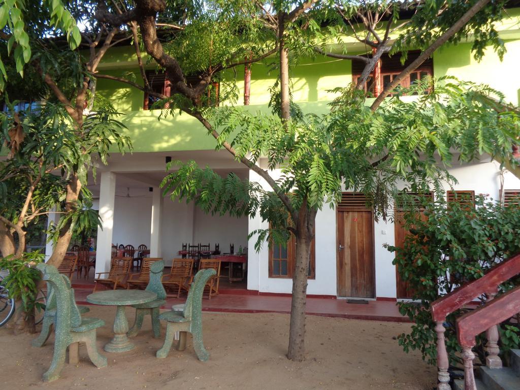 Jayaru Guest House ポロンナルワ エクステリア 写真