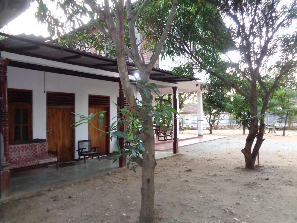Jayaru Guest House ポロンナルワ エクステリア 写真