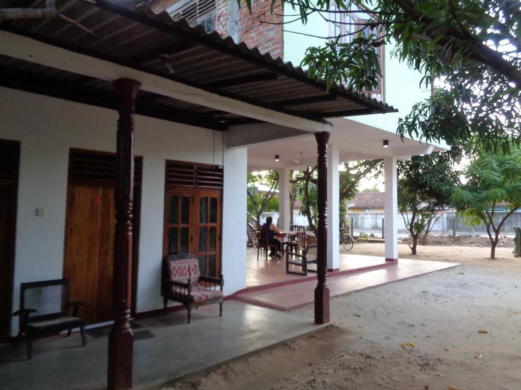 Jayaru Guest House ポロンナルワ エクステリア 写真