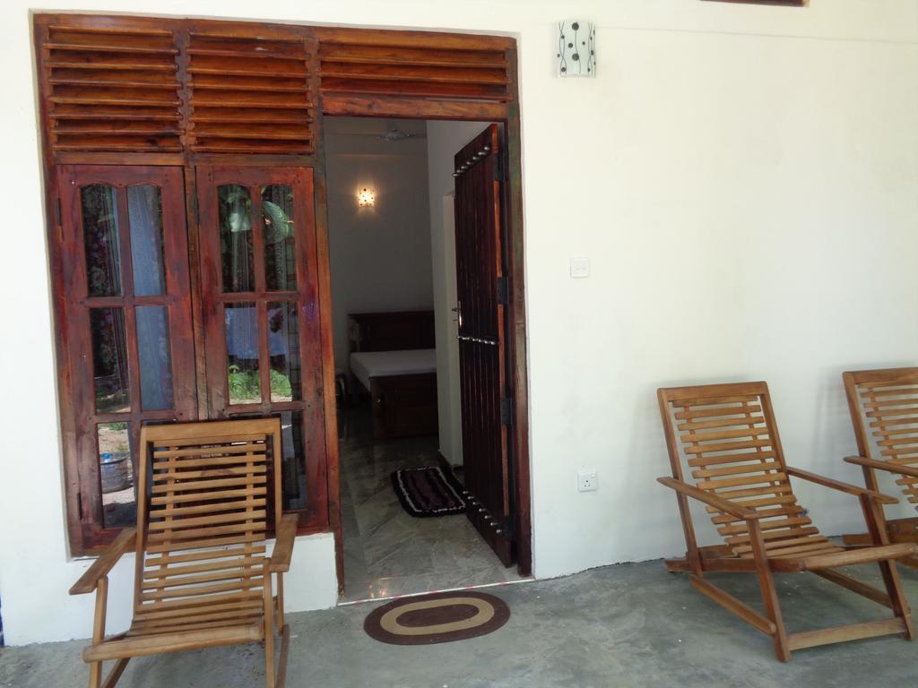 Jayaru Guest House ポロンナルワ エクステリア 写真