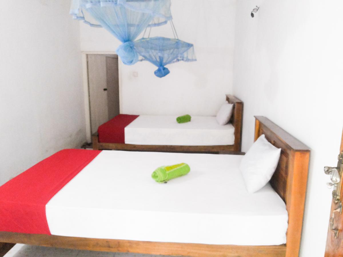 Jayaru Guest House ポロンナルワ エクステリア 写真